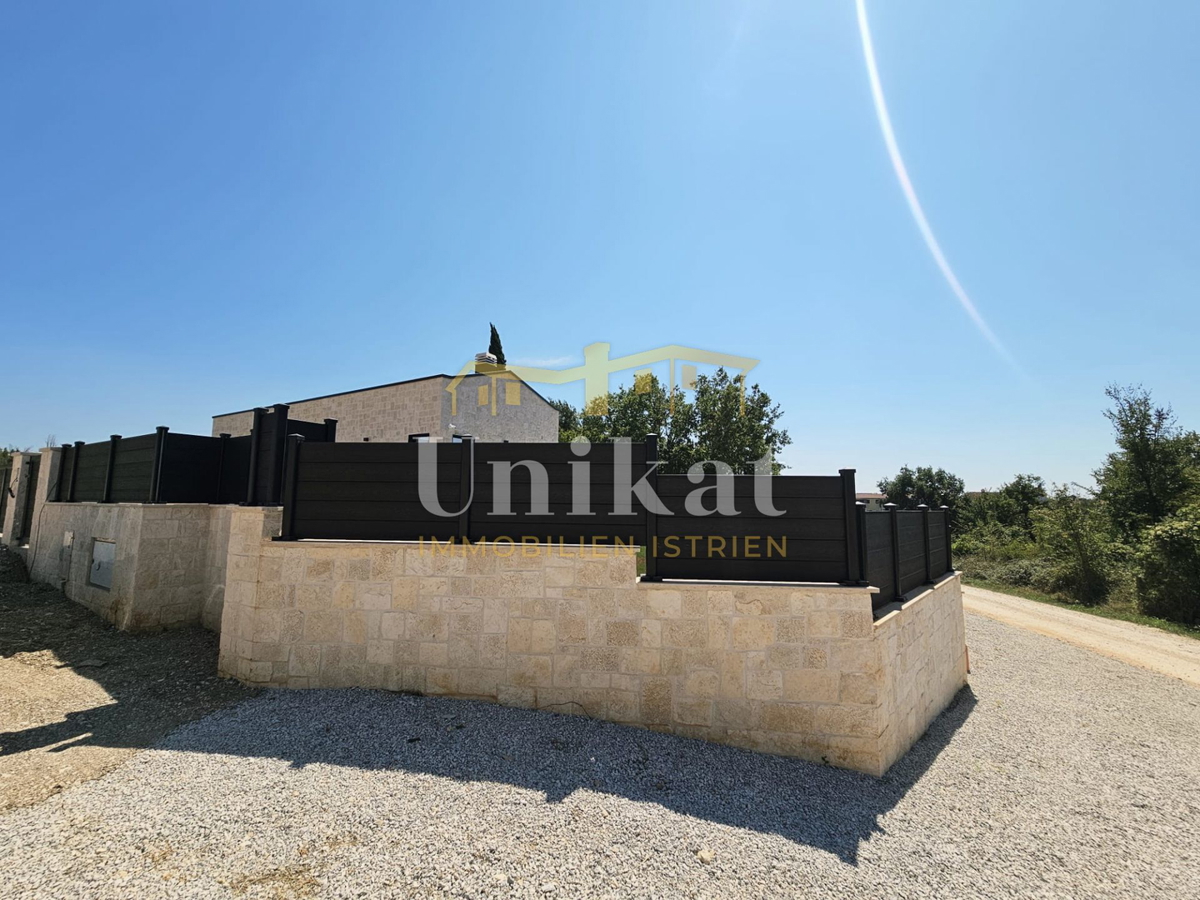 Moderna nuova costruzione con piscina vicino a Poreč